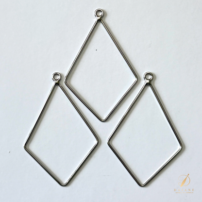 Bobbin Lace Tie Jewelry Frame White Gold