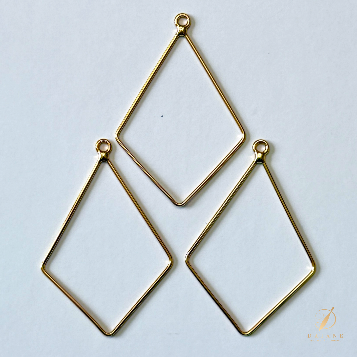 Bobbin Lace Tie Jewelry Frame Yellow Gold